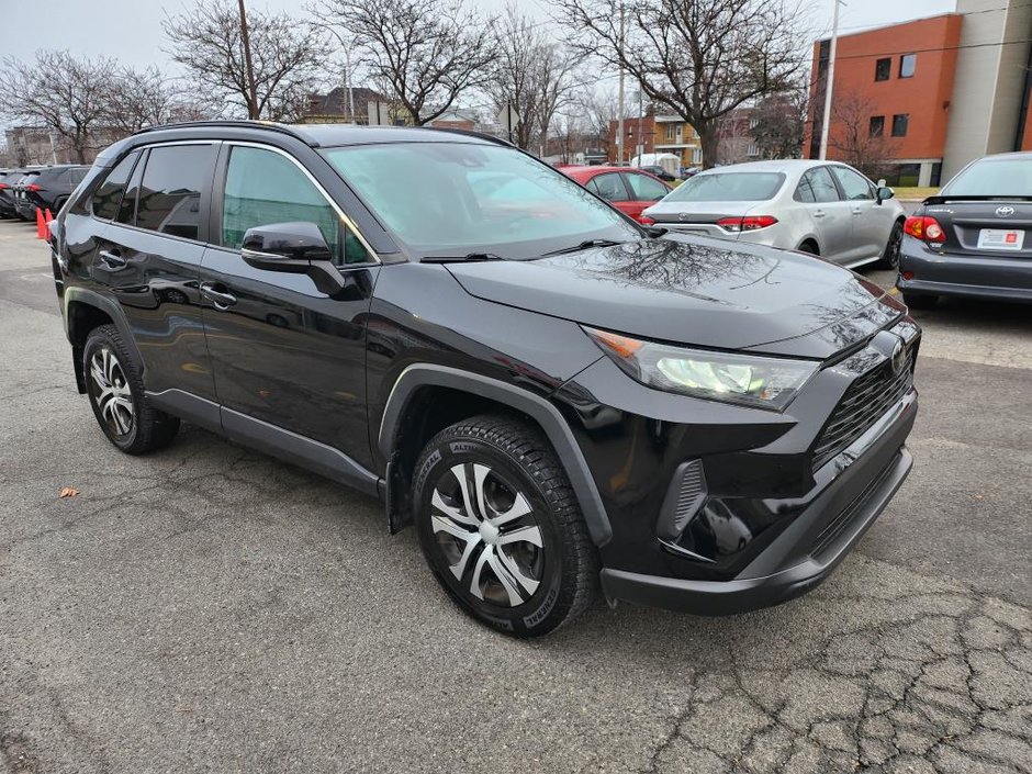 Toyota RAV4 LE 2019-8