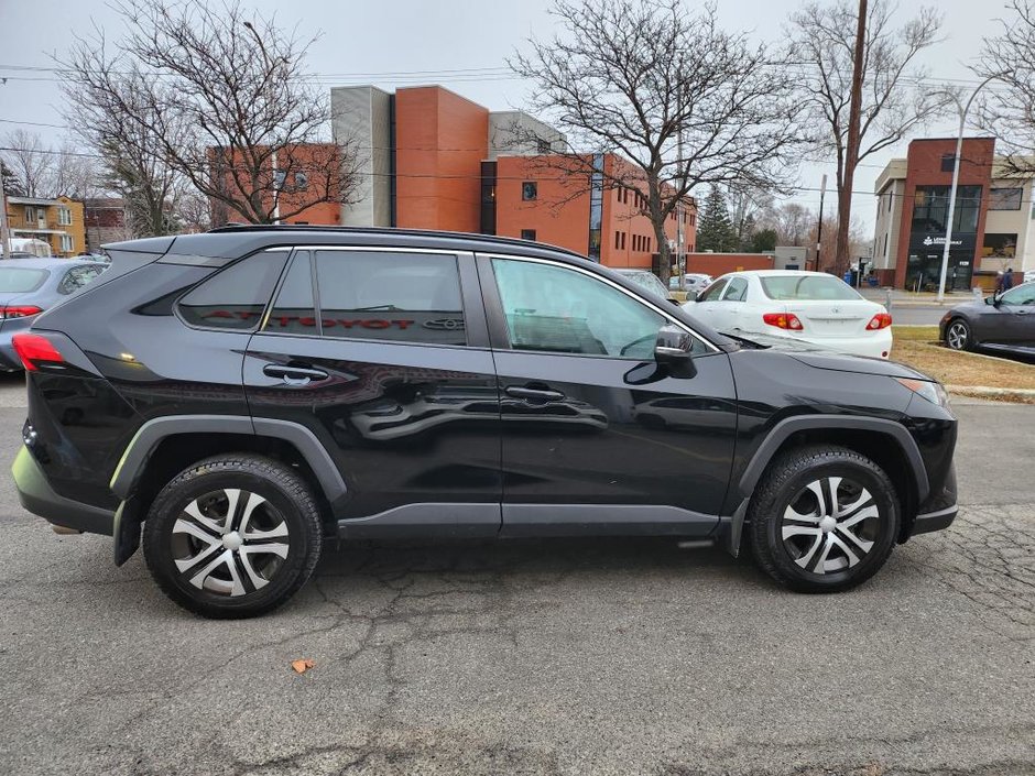 Toyota RAV4 LE 2019-7