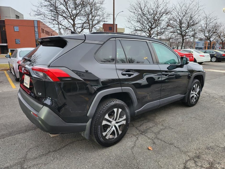 Toyota RAV4 LE 2019-6