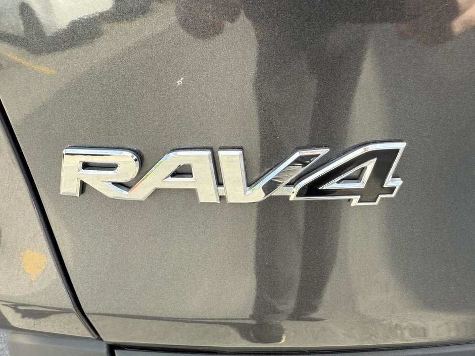 Toyota RAV4 LE AWD 2020-35