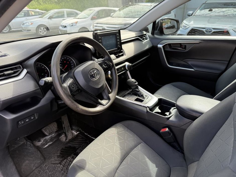 Toyota RAV4 LE AWD 2020-13