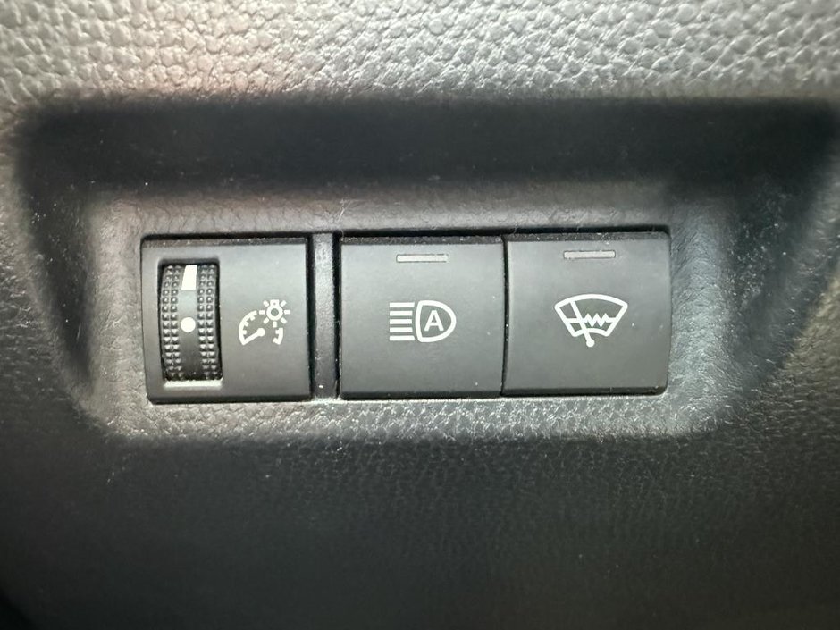 Toyota RAV4 LE AWD 2020-21
