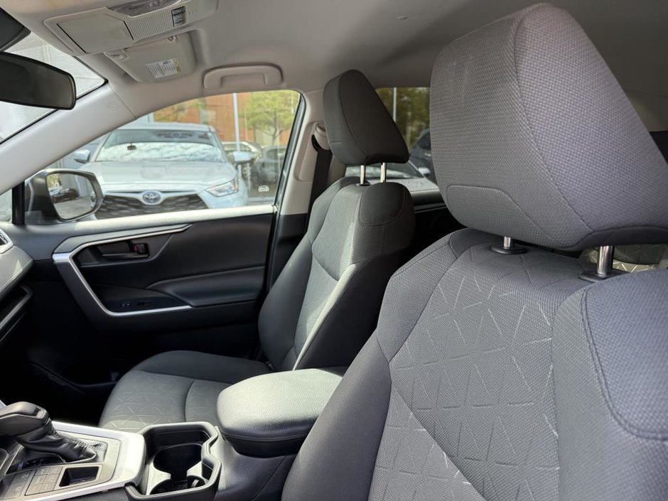 Toyota RAV4 LE AWD 2020-12