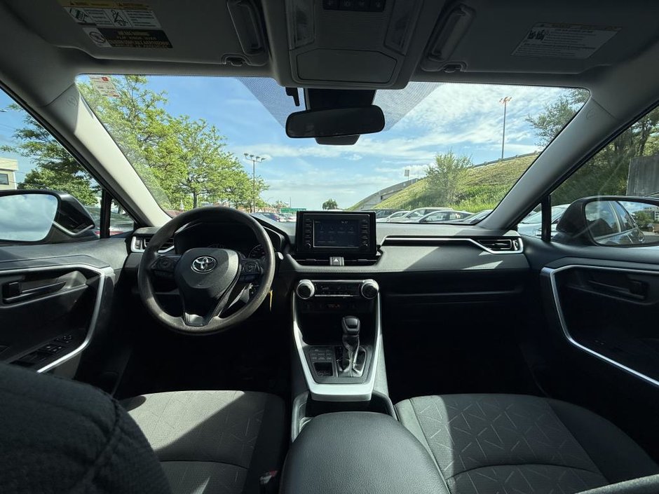 Toyota RAV4 LE AWD 2020-34