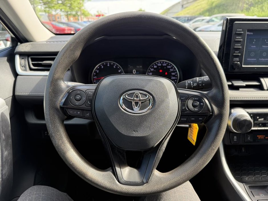 Toyota RAV4 LE AWD 2020-14