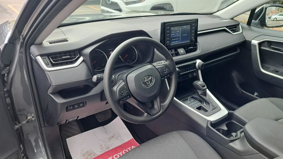 2021 Toyota RAV4 LE AWD-10