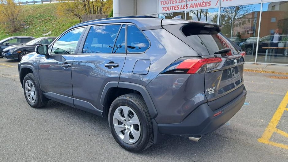 Toyota RAV4 LE AWD 2021-4