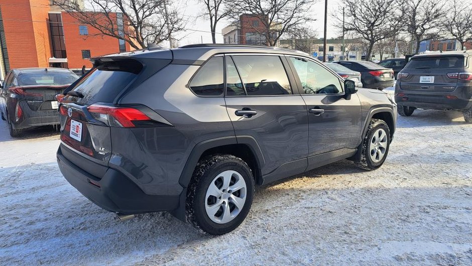 Toyota RAV4 LE 2021-3