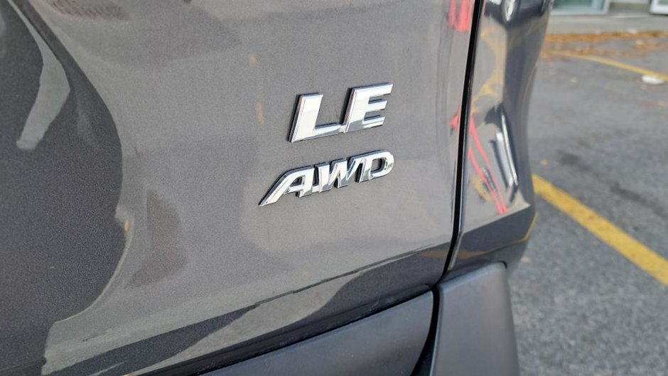 Toyota RAV4 LE AWD 2021-32