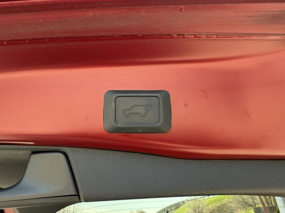 Toyota RAV4 XLE FWD 2021-40