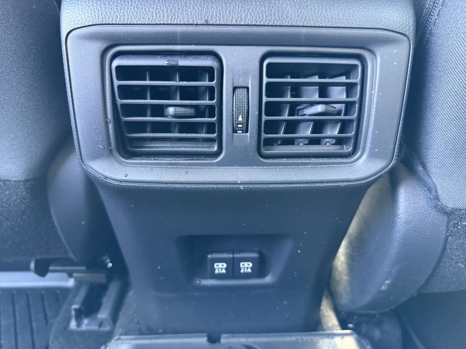 Toyota RAV4 XLE FWD 2021-34