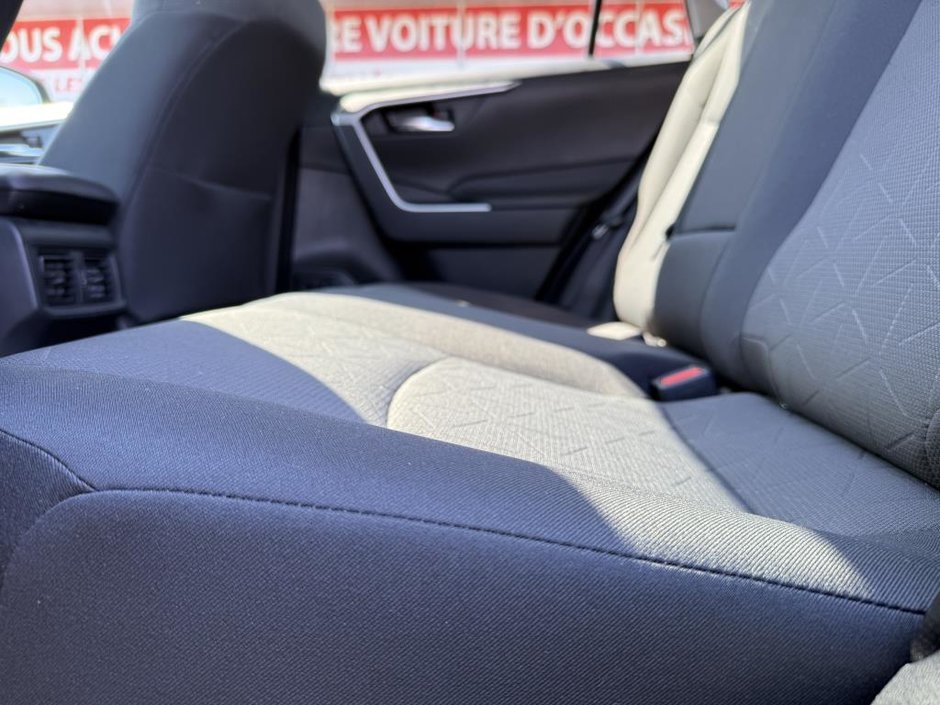 Toyota RAV4 XLE FWD 2021-31