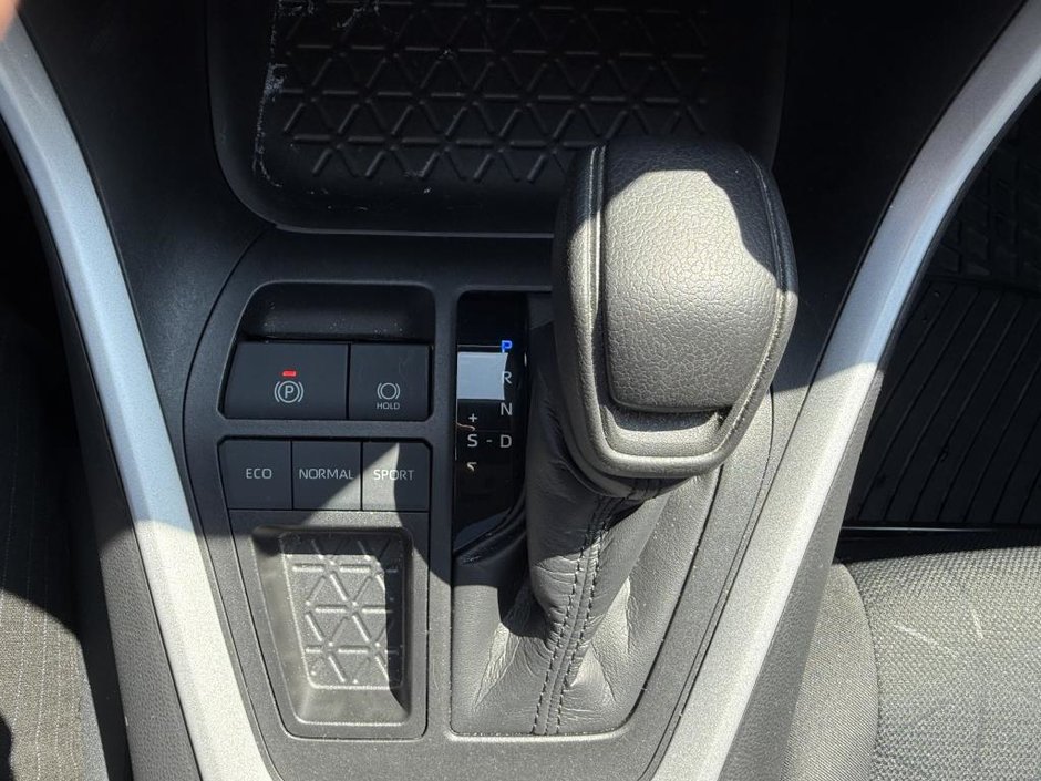 Toyota RAV4 XLE FWD 2021-30
