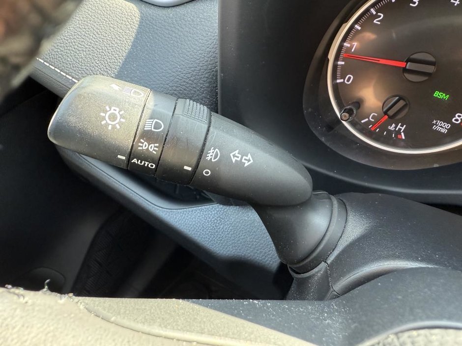 Toyota RAV4 XLE FWD 2021-16