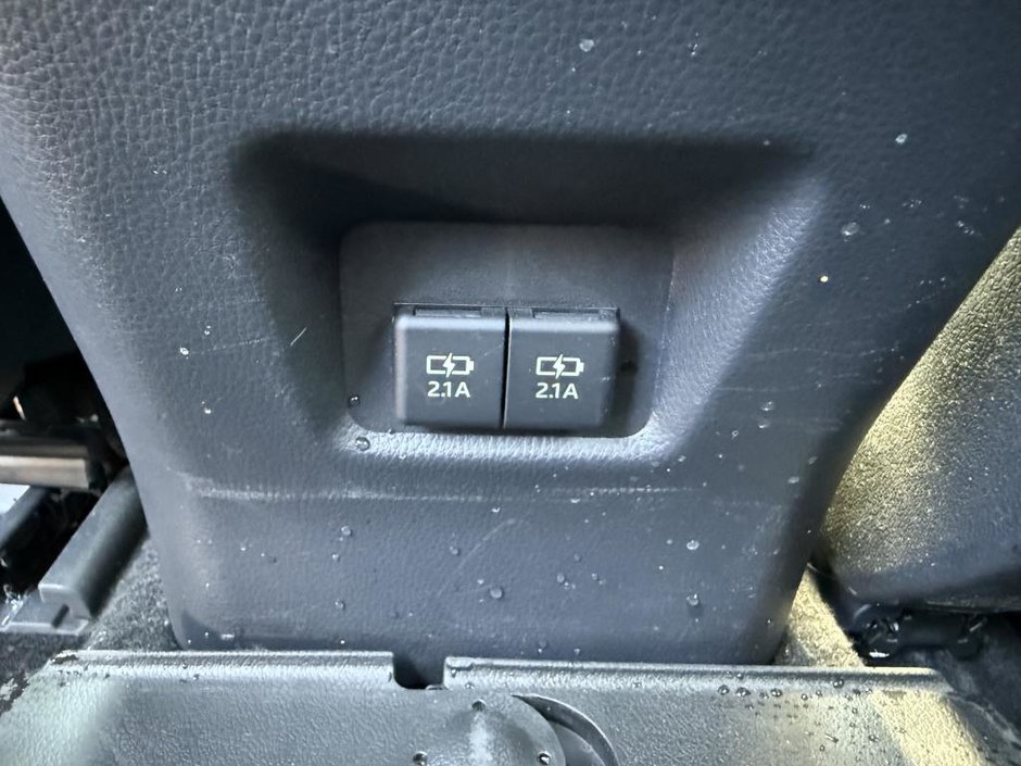 Toyota RAV4 XLE FWD 2021-35