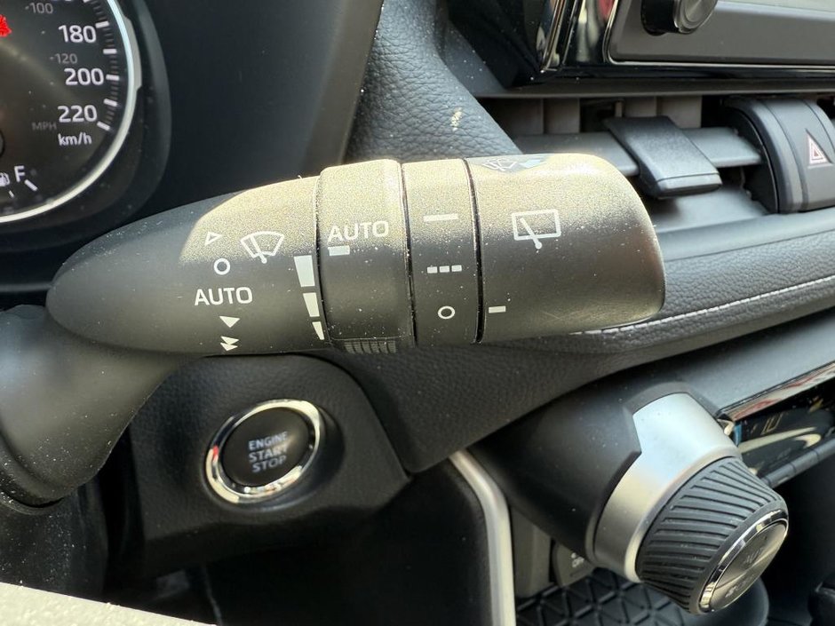 Toyota RAV4 XLE FWD 2021-18