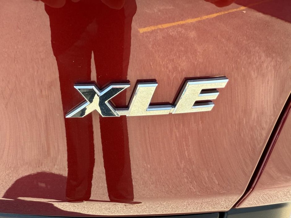 Toyota RAV4 XLE FWD 2021-42