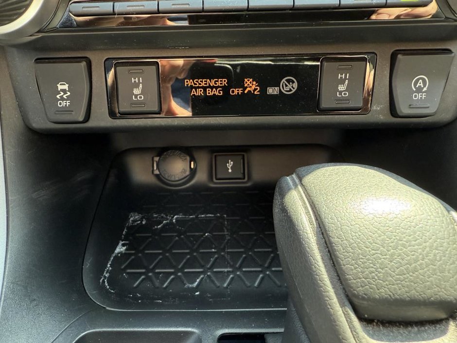 Toyota RAV4 XLE FWD 2021-29