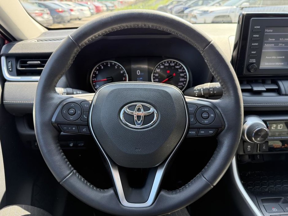 Toyota RAV4 XLE FWD 2021-13
