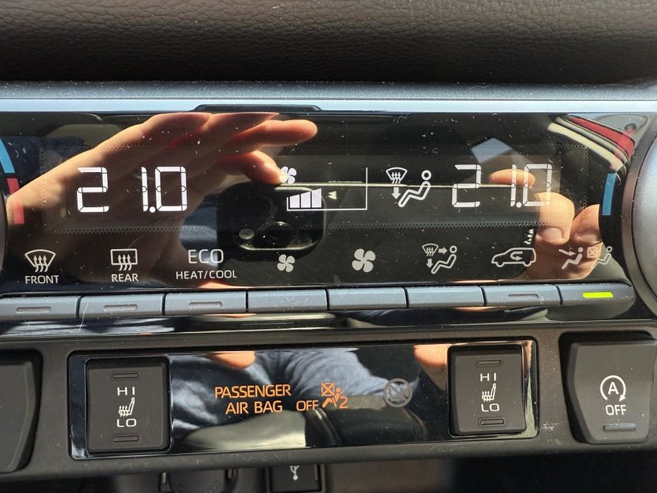 Toyota RAV4 XLE FWD 2021-27
