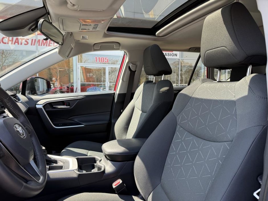 Toyota RAV4 XLE FWD 2021-11
