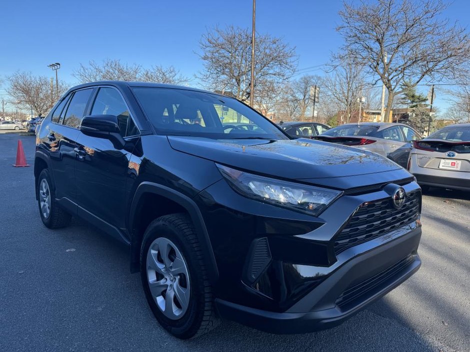 Toyota RAV4 LE FWD 2022-1