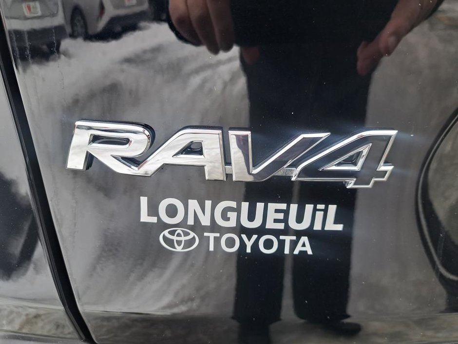 2022 Toyota RAV4 LE FWD-33