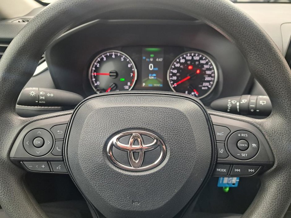 2022 Toyota RAV4 LE FWD-10