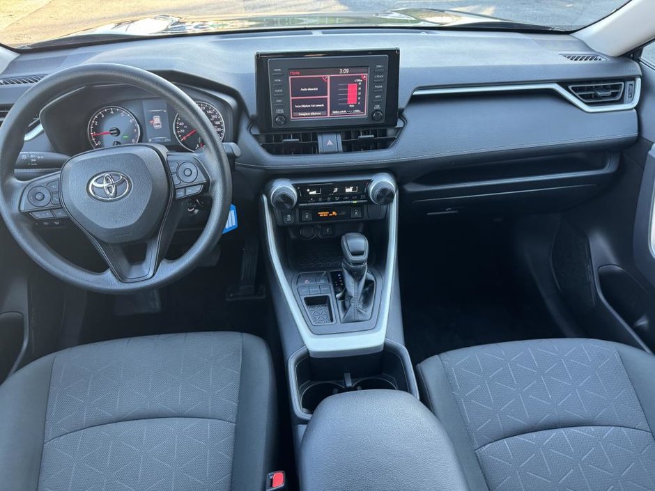 Toyota RAV4 LE FWD 2022-7