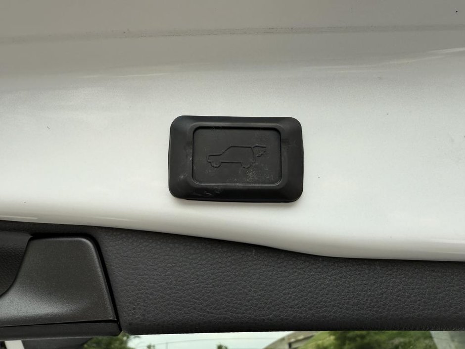 Toyota RAV4 XLE AWD 2022-37