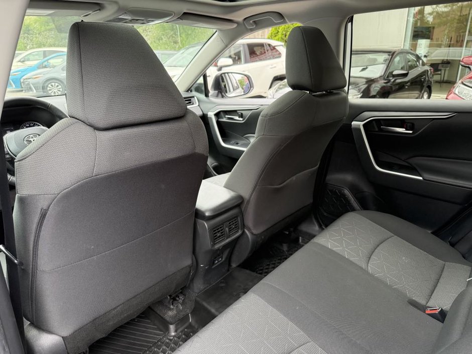 Toyota RAV4 XLE AWD 2022-30