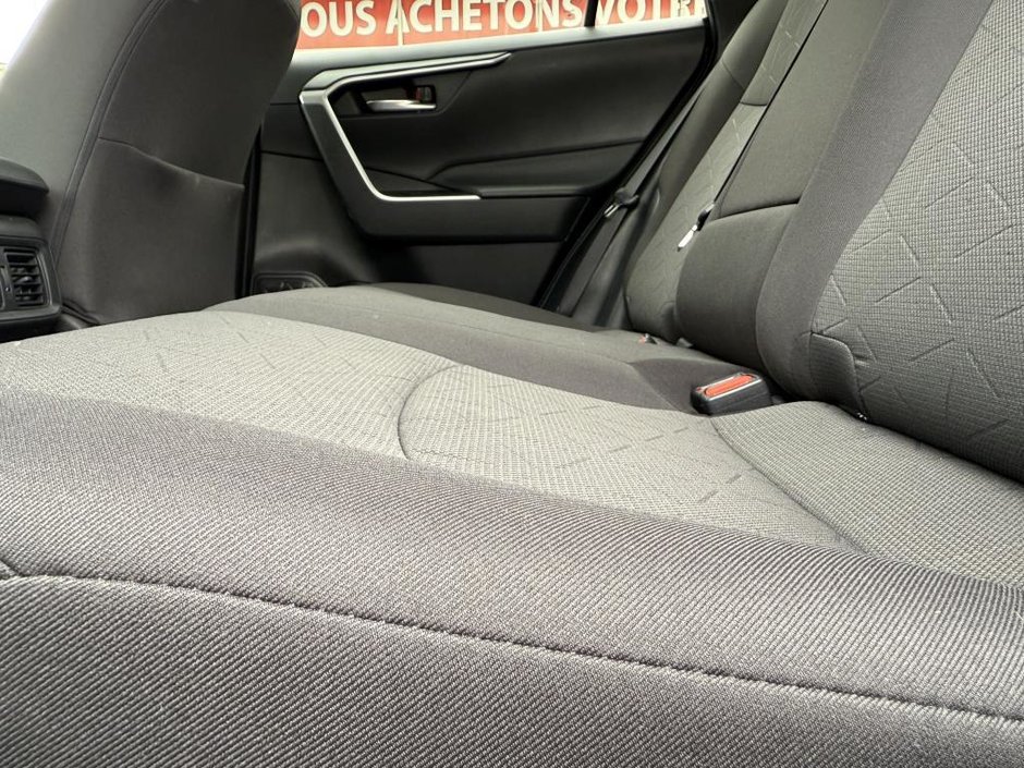 Toyota RAV4 XLE AWD 2022-28