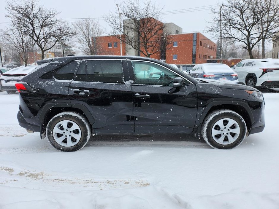 Toyota RAV4 LE AWD 2024-7