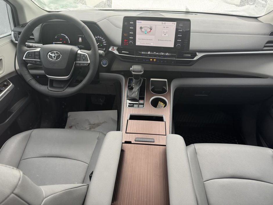 Toyota Sienna Hybrid XLE 8-PASS 2024-11