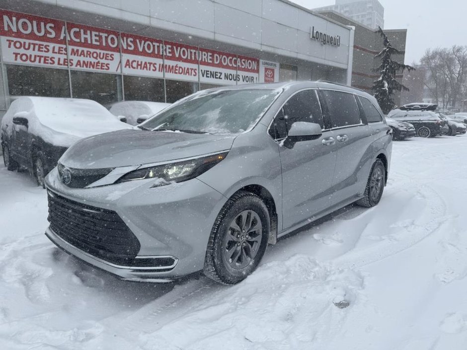 Toyota Sienna Hybrid XLE 8-PASS 2024-0