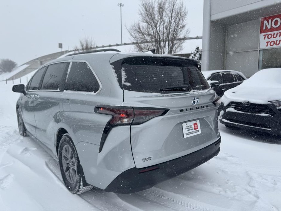 Toyota Sienna Hybrid XLE 8-PASS 2024-1