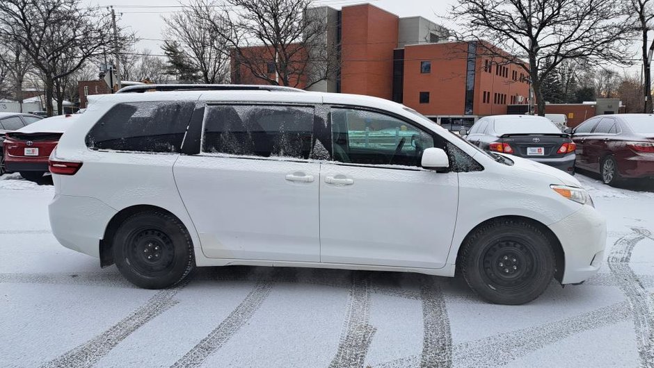 2017 Toyota Sienna 5DR SE 8-PASS-2