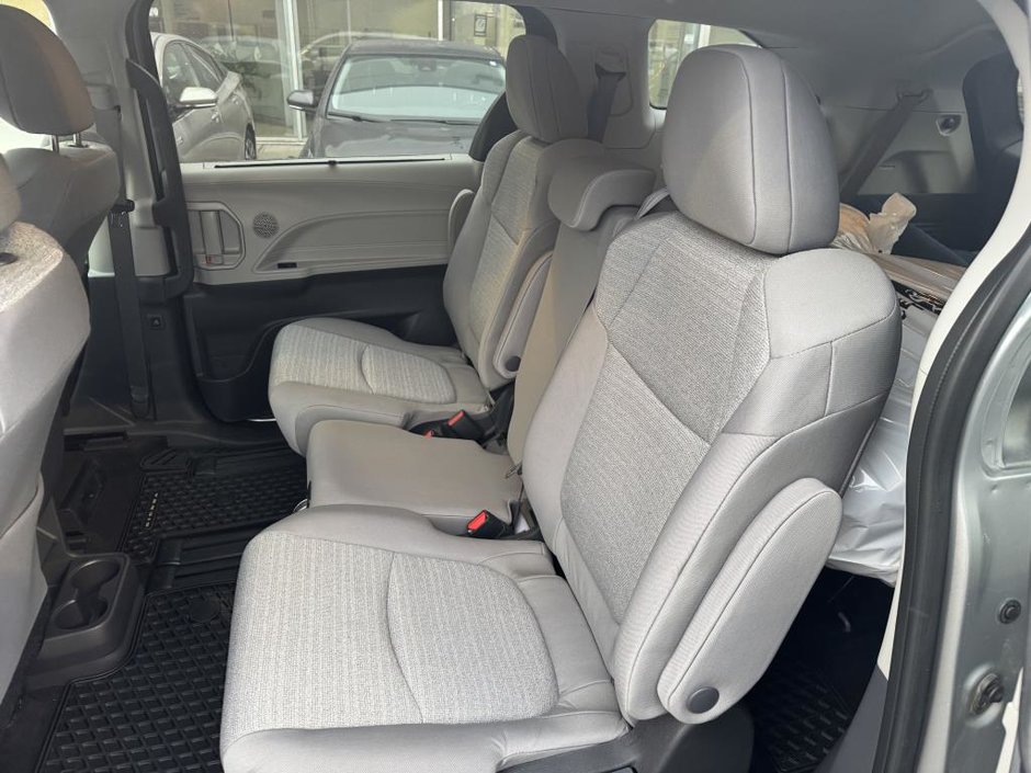 Toyota Sienna LE HYBRID 8-PASSENGER AWD 2023-6