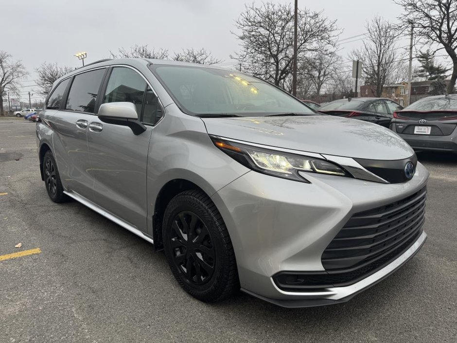 Toyota Sienna LE HYBRID 8-PASSENGER AWD 2023-4