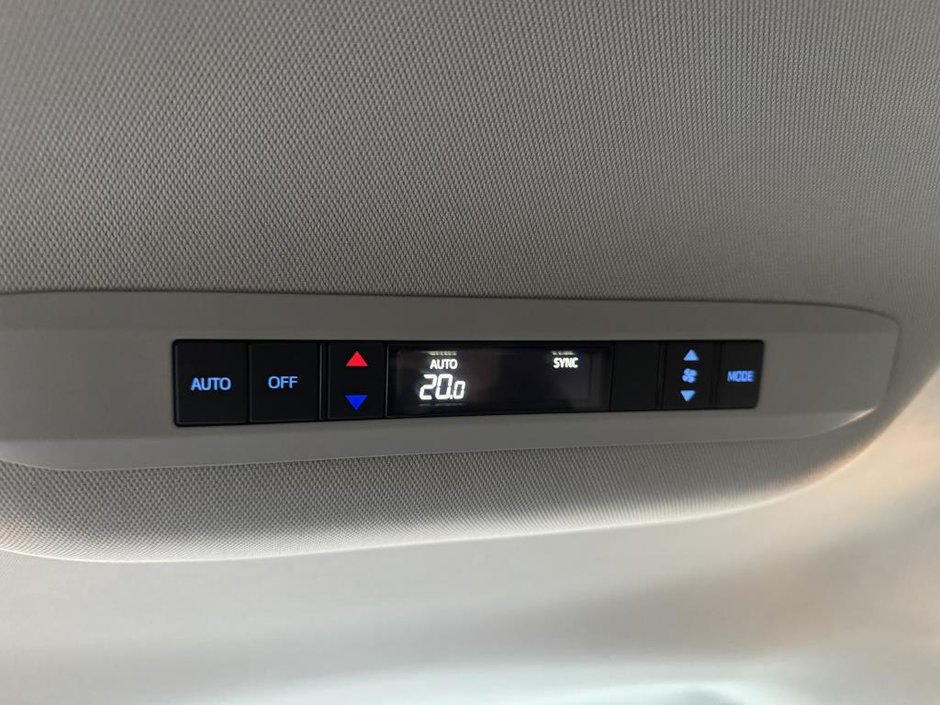 Toyota Sienna LE HYBRID 8-PASSENGER AWD 2023-10