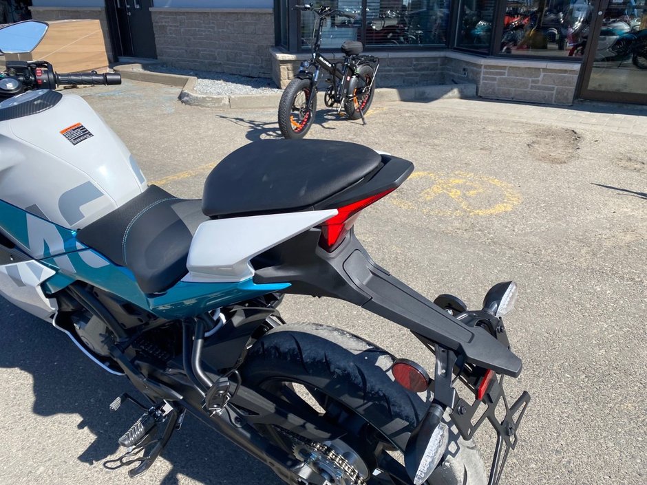 2022 CFMOTO 300SS | #{stock} | Maniac Moto in Montmagny