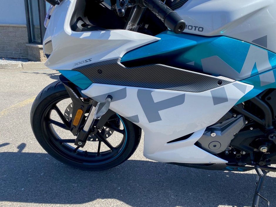 2022 CFMOTO 300SS | #{stock} | Maniac Moto in Montmagny