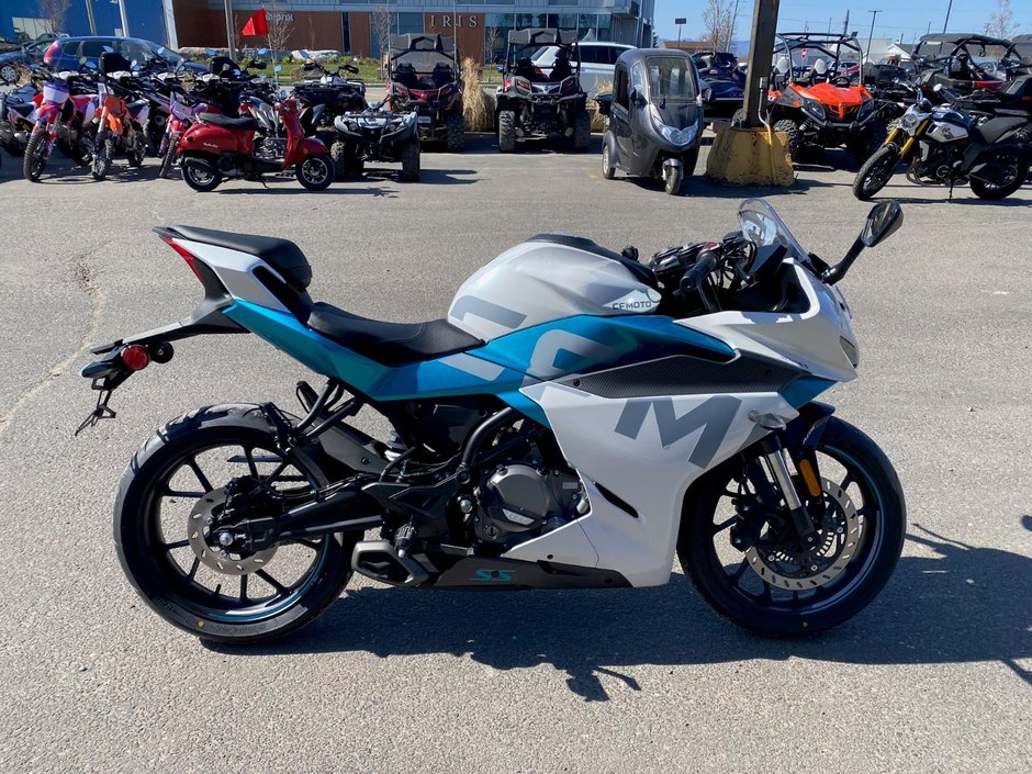 2022 CFMOTO 300SS | #{stock} | Maniac Moto in Montmagny