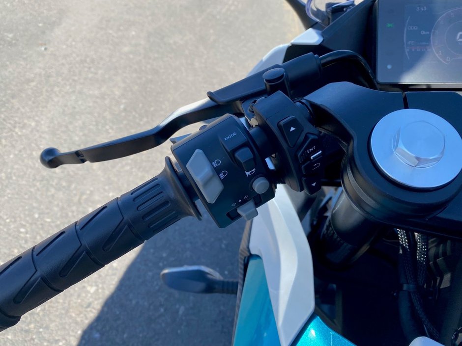 2022 CFMOTO 300SS | #{stock} | Maniac Moto in Montmagny