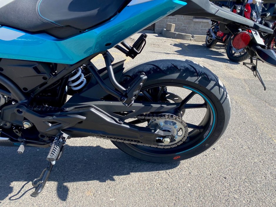 2022 CFMOTO 300SS | #{stock} | Maniac Moto in Montmagny