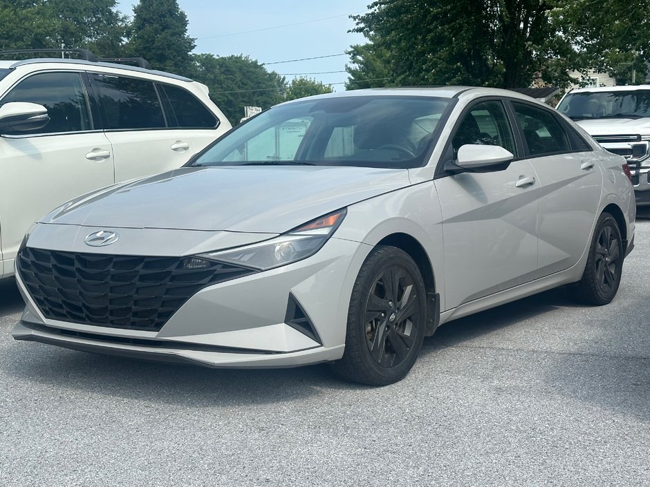 Hyundai Elantra PREFERRED TOIT OUVRANT 2023 à St-Jean-Sur-Richelieu, Québec
