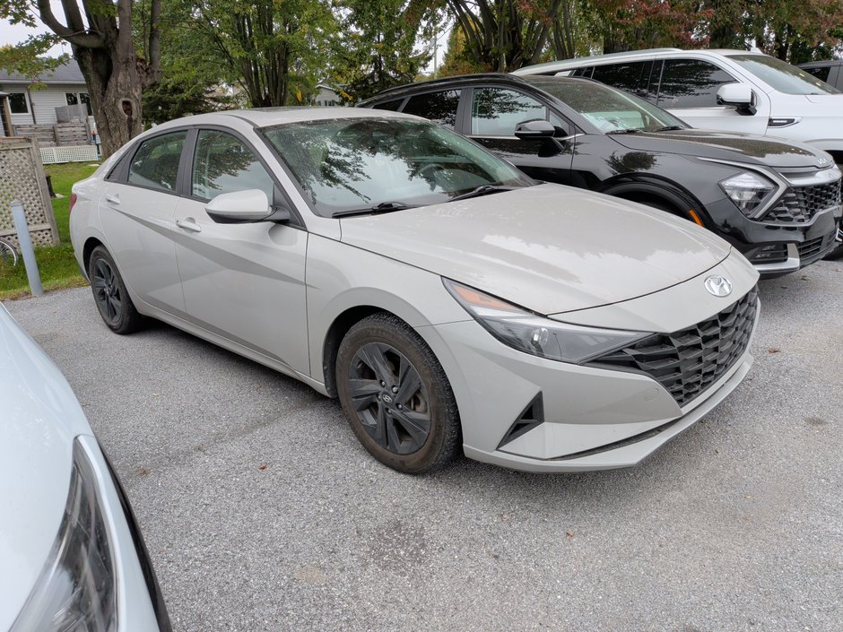 2023 Hyundai Elantra Preferred Tech SEULEMENT 049507 KM in St-Jean-Sur-Richelieu, Quebec