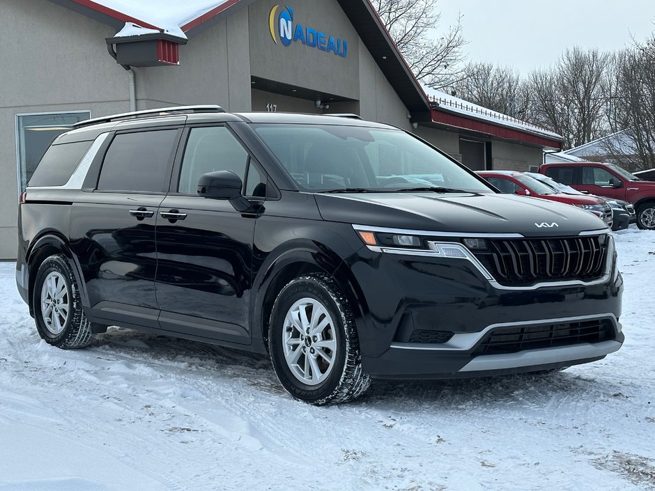2023 Kia Carnival LX+  8 PASSAGERS in St-Jean-Sur-Richelieu, Quebec