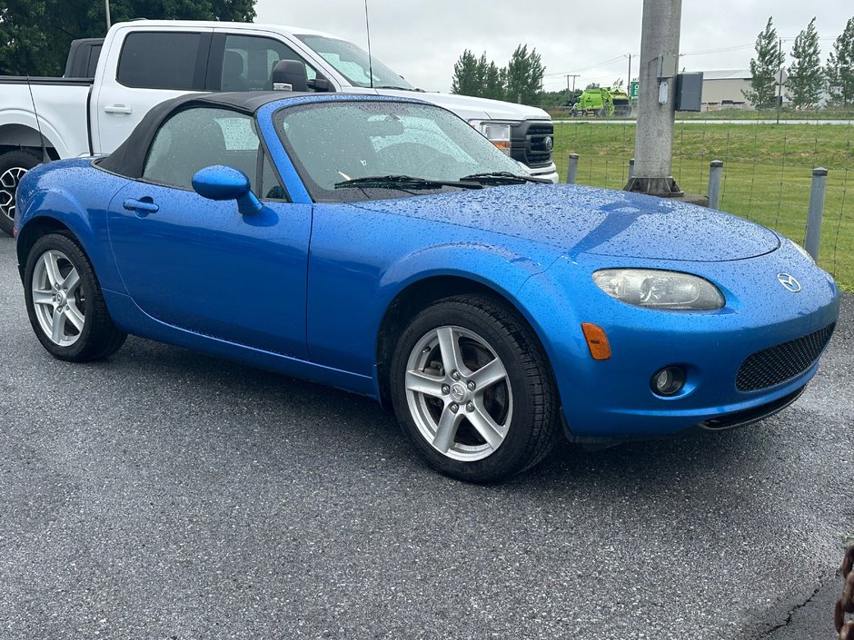 2006 Mazda MX-5 MIATA CONVERTIBLE SEULEMENT 095428 KM COMME NEUVE in St-Jean-Sur-Richelieu, Quebec