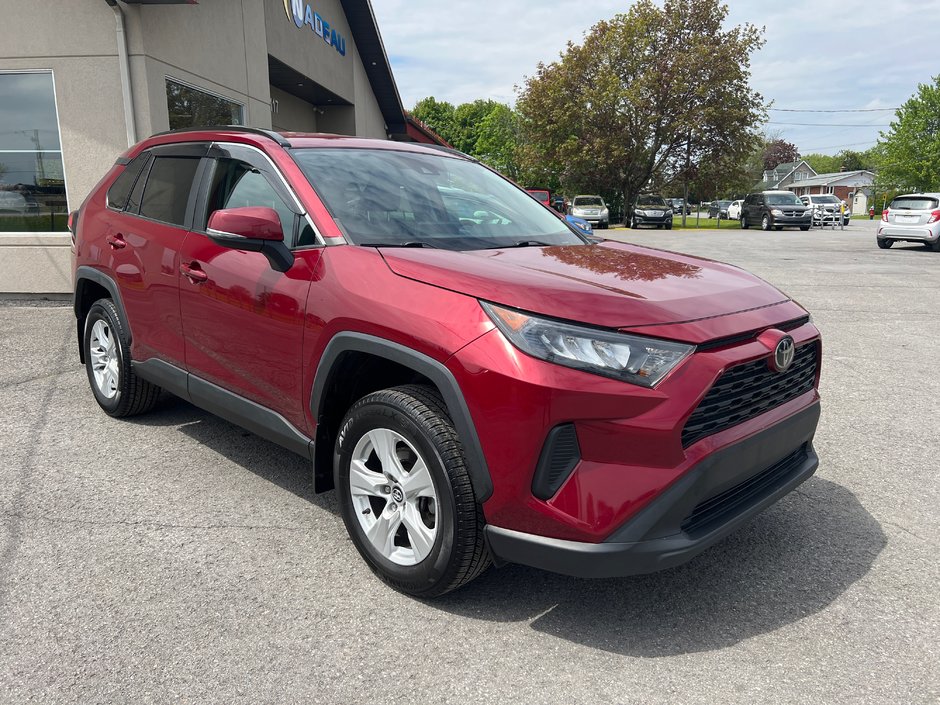2019  RAV4 LE AWD CRUISE ADAPT ANGLES MORTS in St-Jean-Sur-Richelieu, Quebec